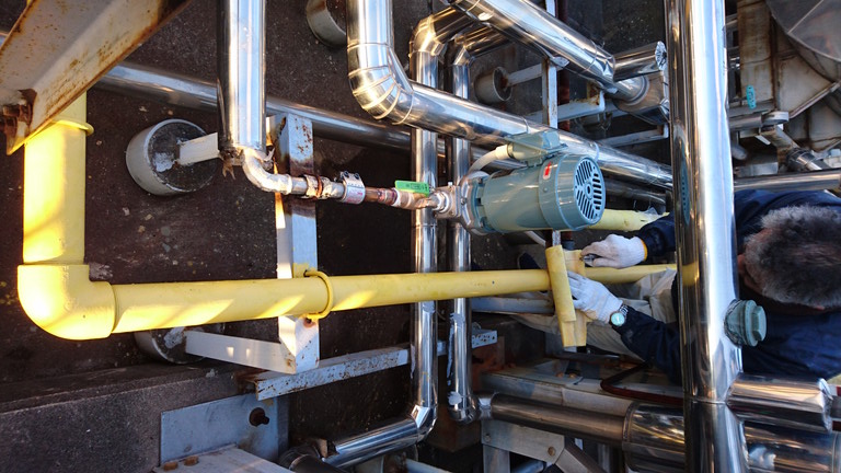 給湯配管エア噛み修繕工事 工場工事 メンテナンス大阪 Com